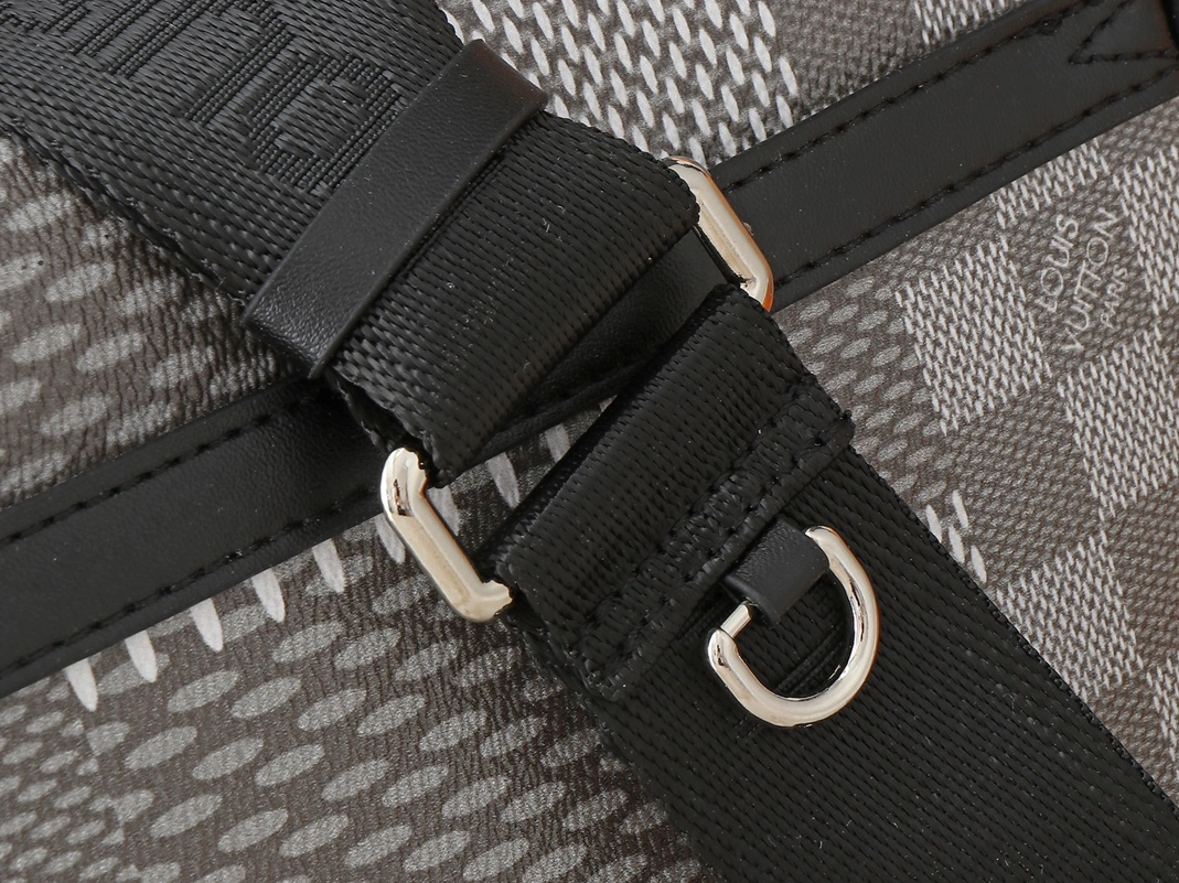 Louis Vuitton AAA Man Messenger Bags UrbanStyle 4204