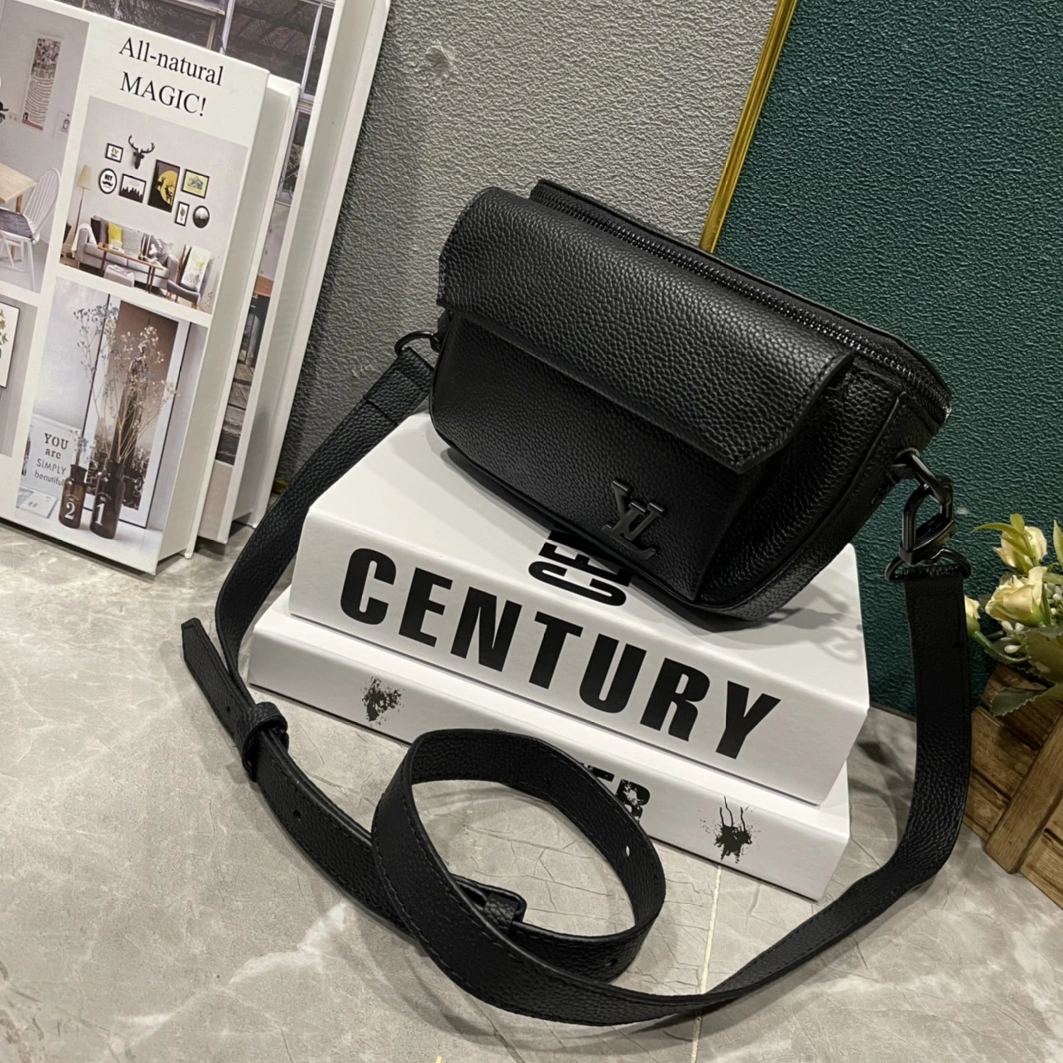 Louis Vuitton AAA Man Messenger Bags UrbanStyle 6510
