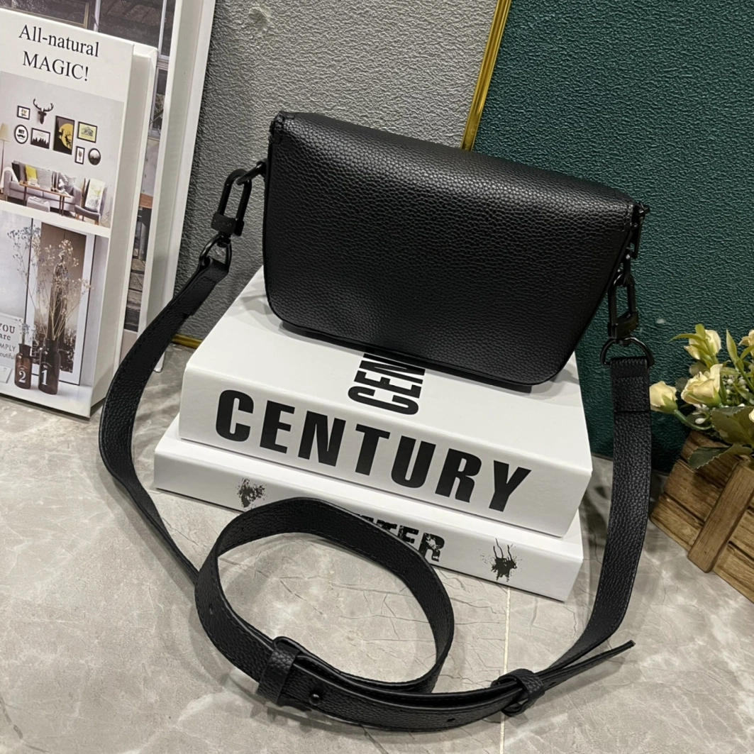 Louis Vuitton AAA Man Messenger Bags UrbanStyle 6510