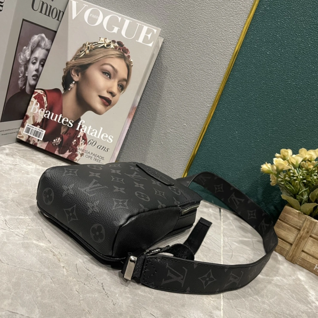 Louis Vuitton AAA Man Messenger Bags UrbanStyle 7724