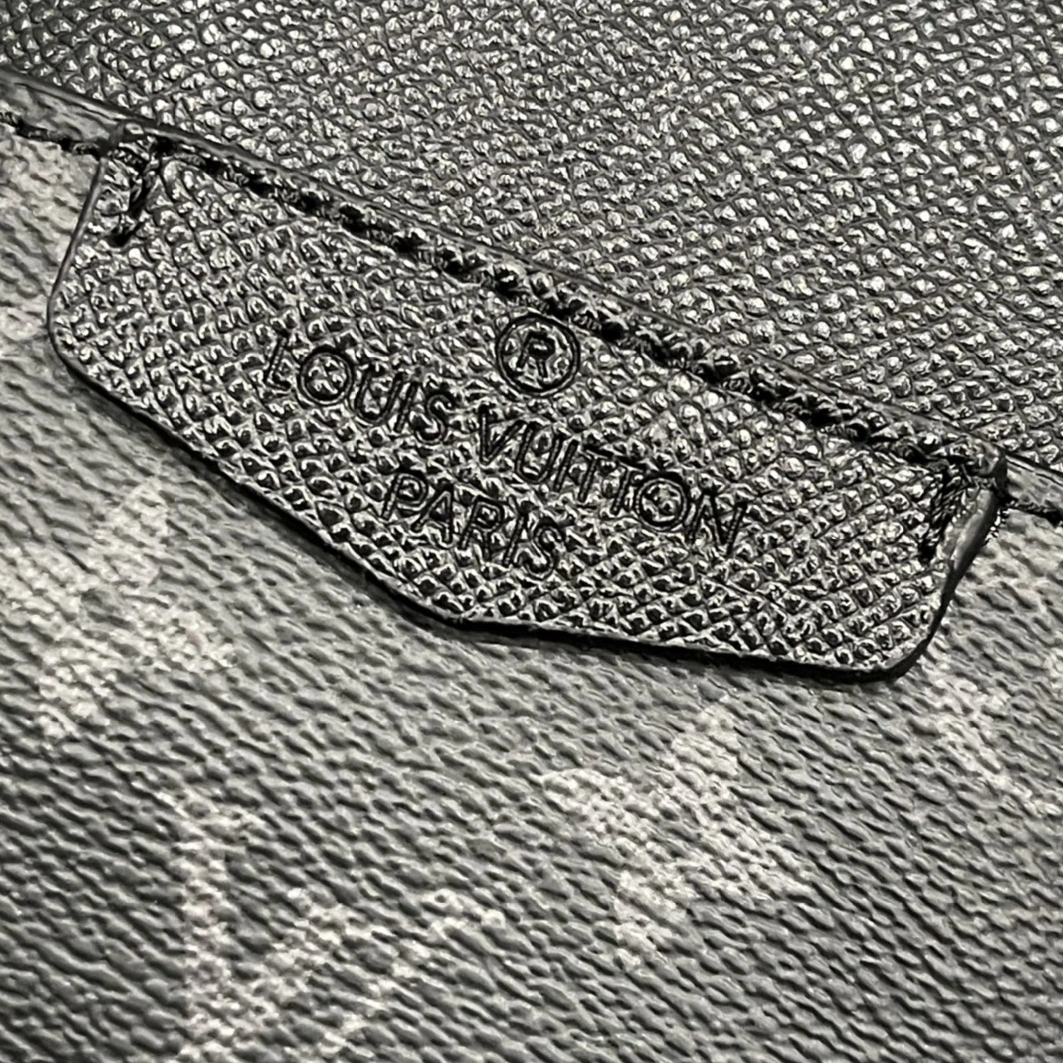 Louis Vuitton AAA Man Messenger Bags UrbanStyle 7724