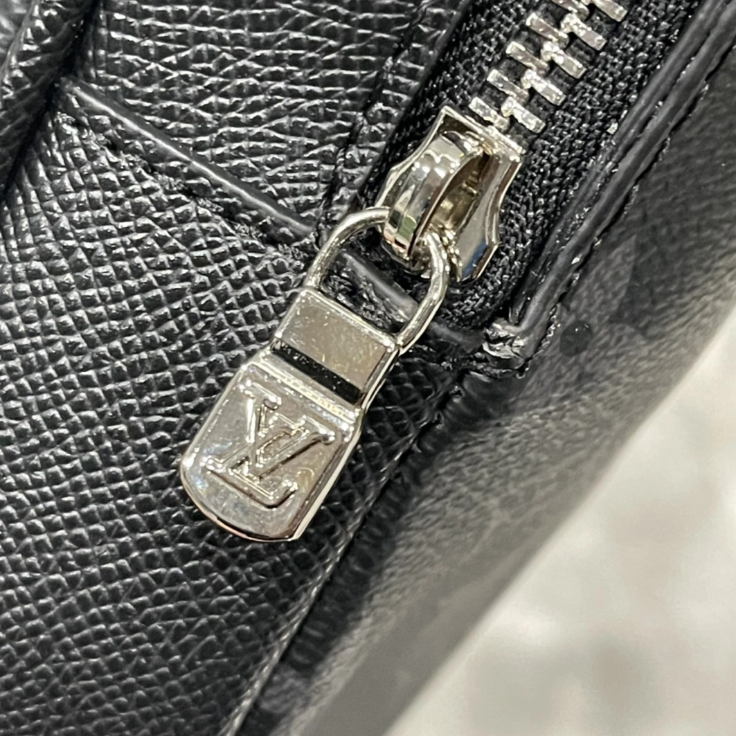 Louis Vuitton AAA Man Messenger Bags UrbanStyle 7724