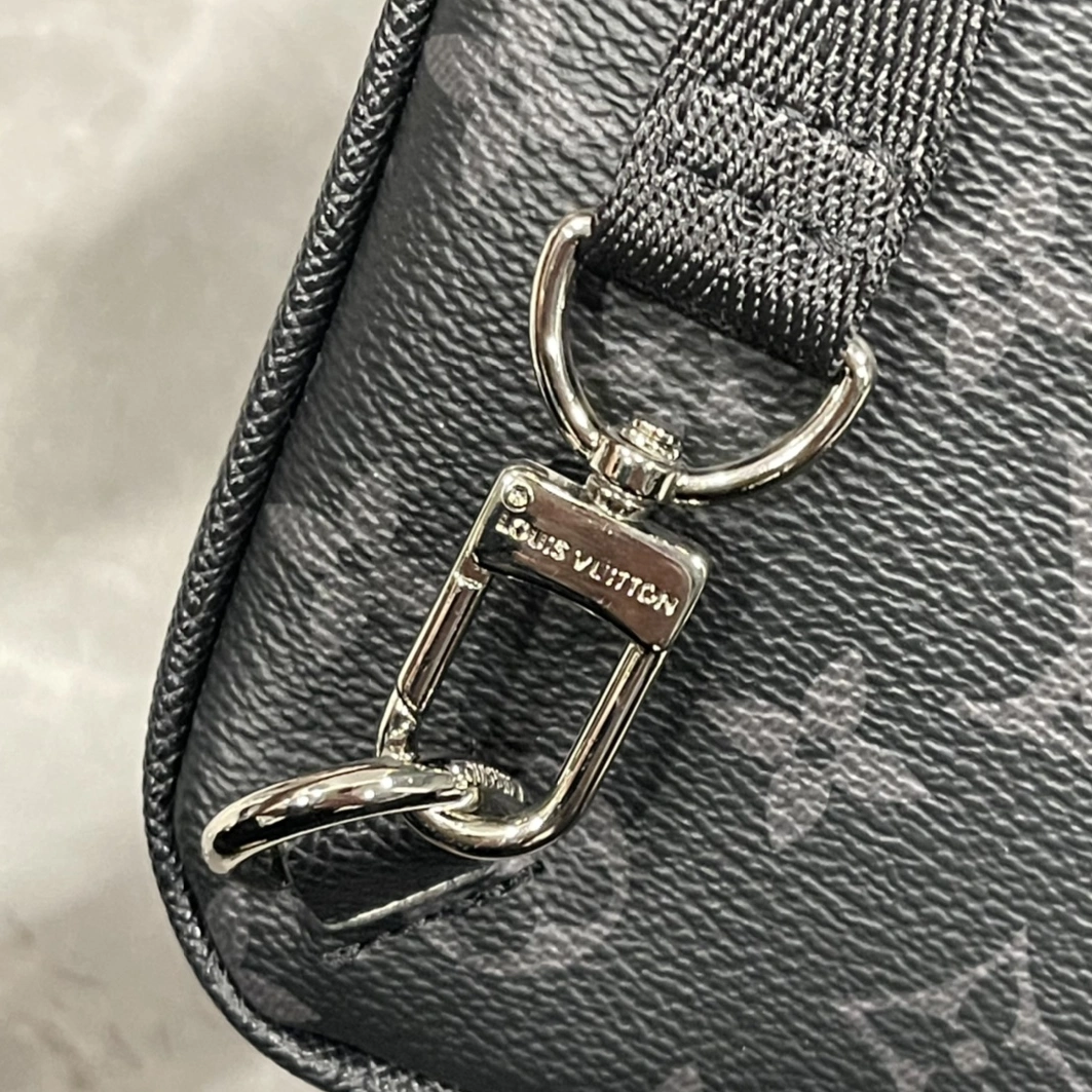 Louis Vuitton AAA Man Messenger Bags UrbanStyle 7724