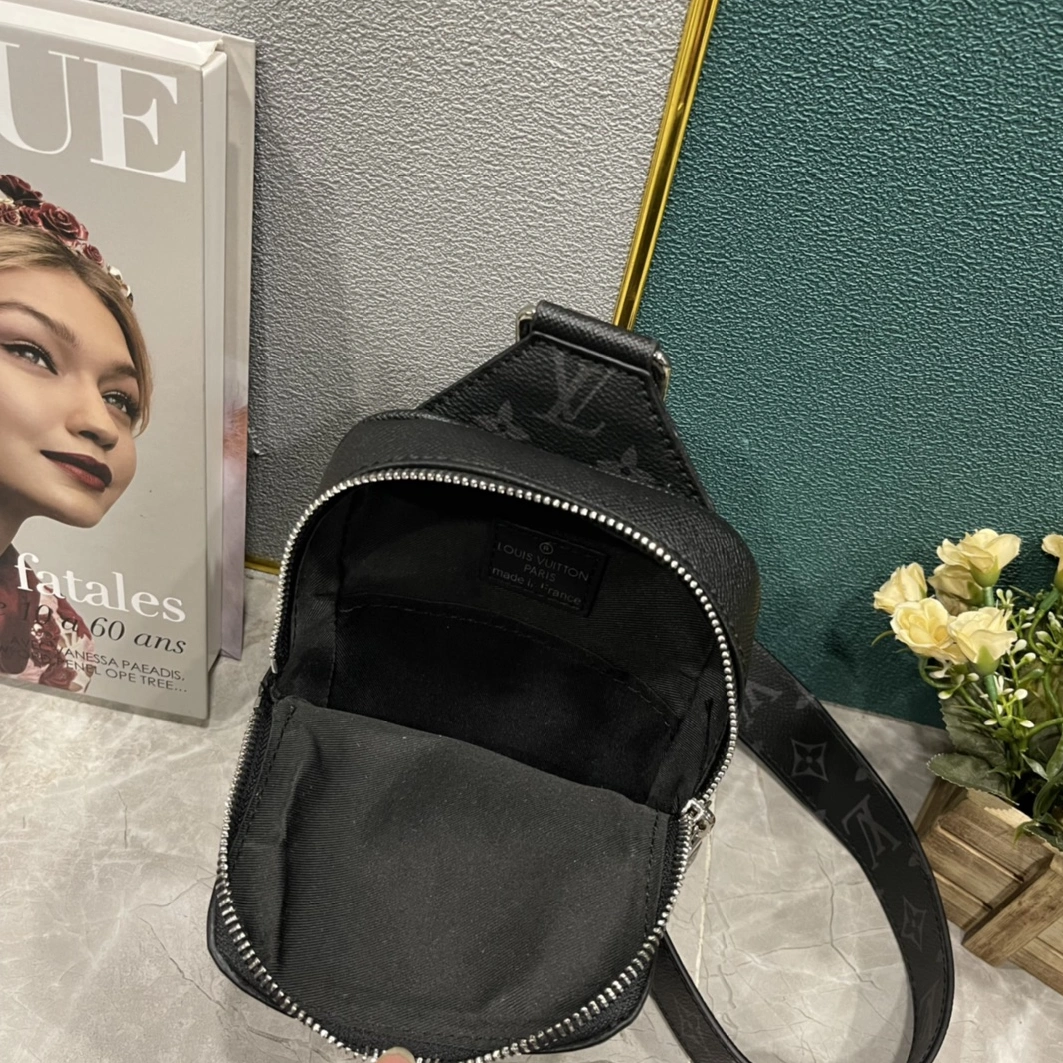 Louis Vuitton AAA Man Messenger Bags UrbanStyle 7724