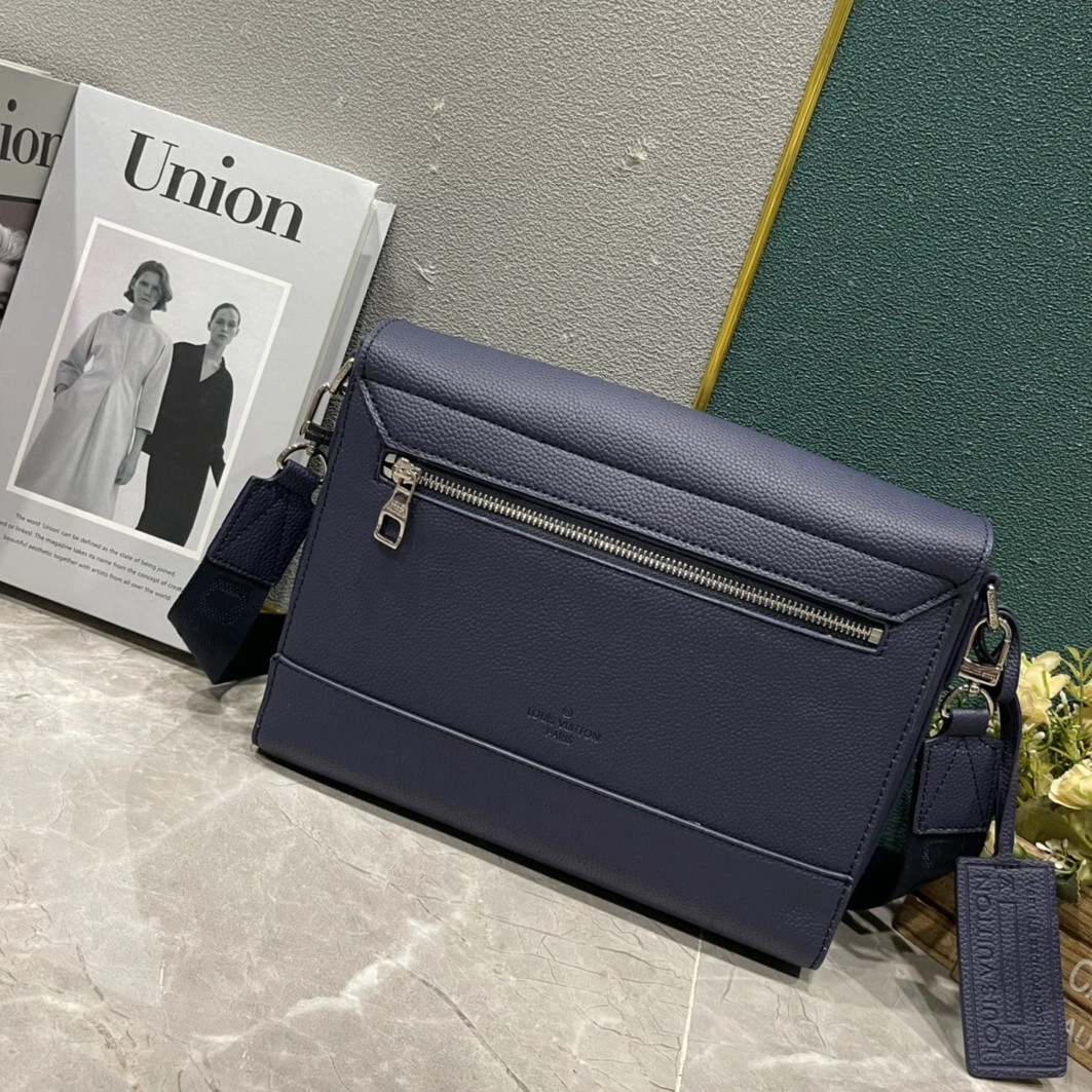 Louis Vuitton AAA Man Messenger Bags Vibrant 1645