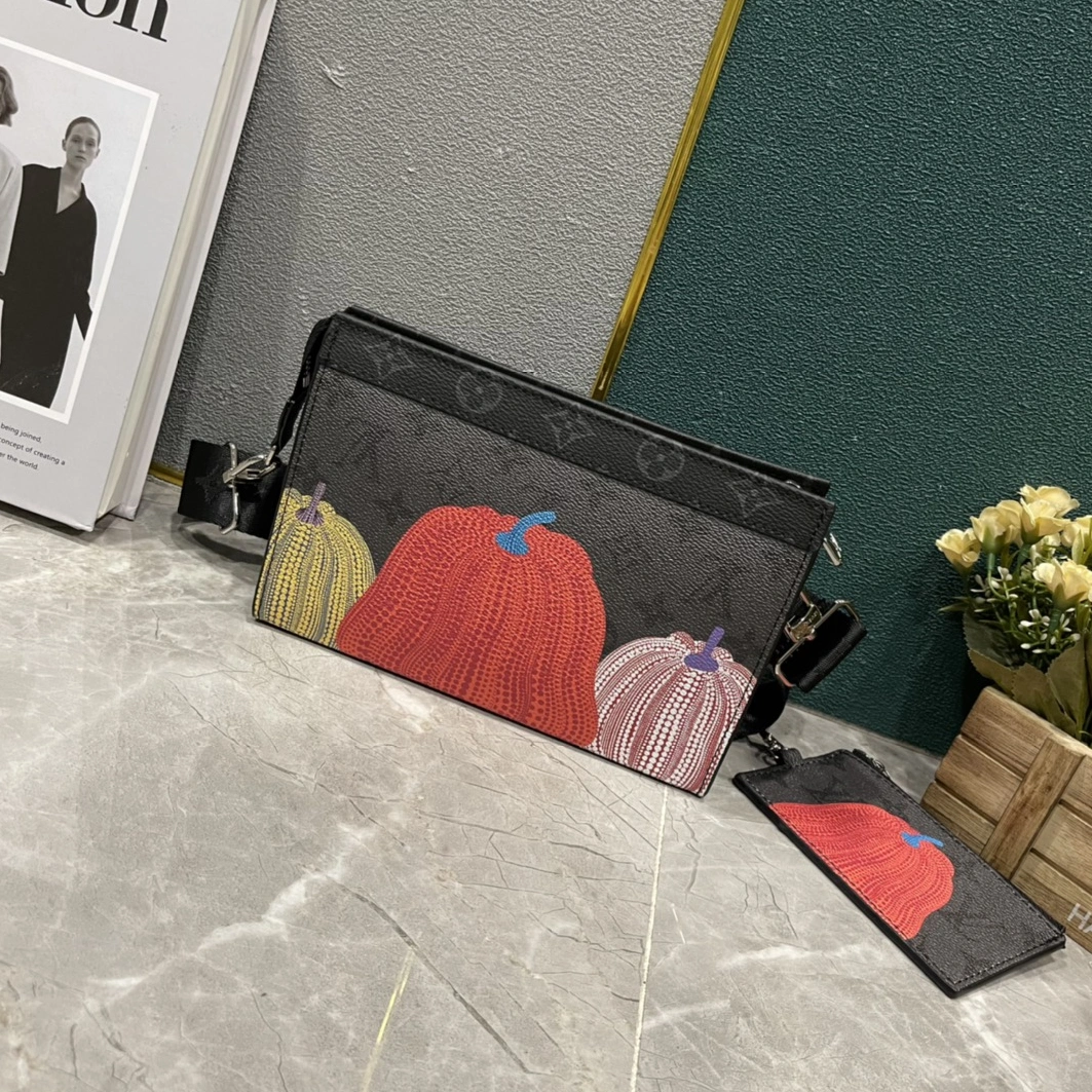Louis Vuitton AAA Man Messenger Bags Vibrant 3824