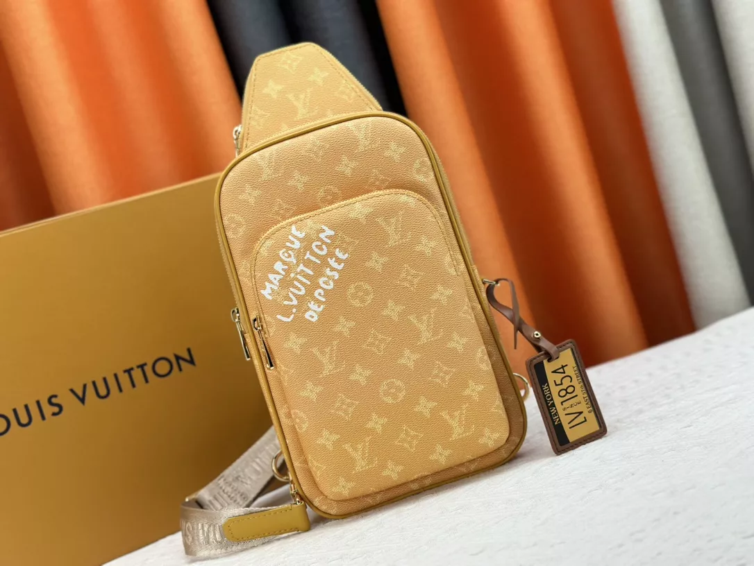 Louis Vuitton AAA Man Messenger Bags WellDesigned 2953