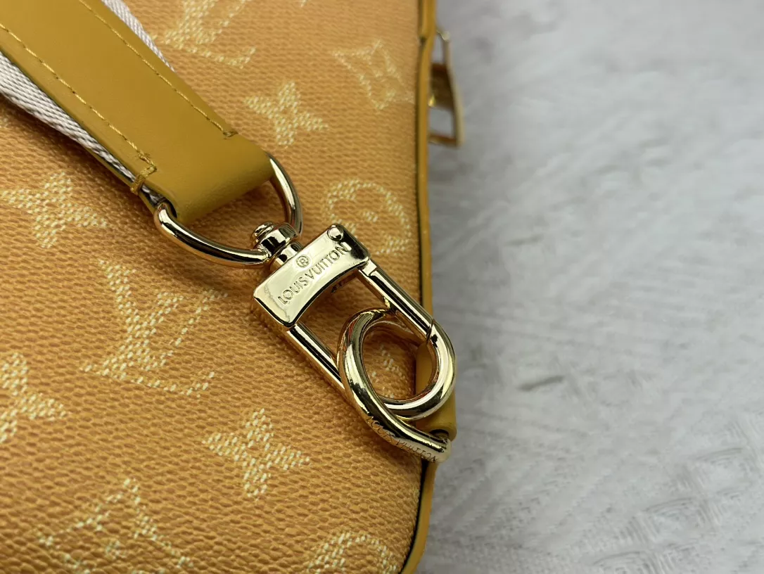 Louis Vuitton AAA Man Messenger Bags WellDesigned 2953