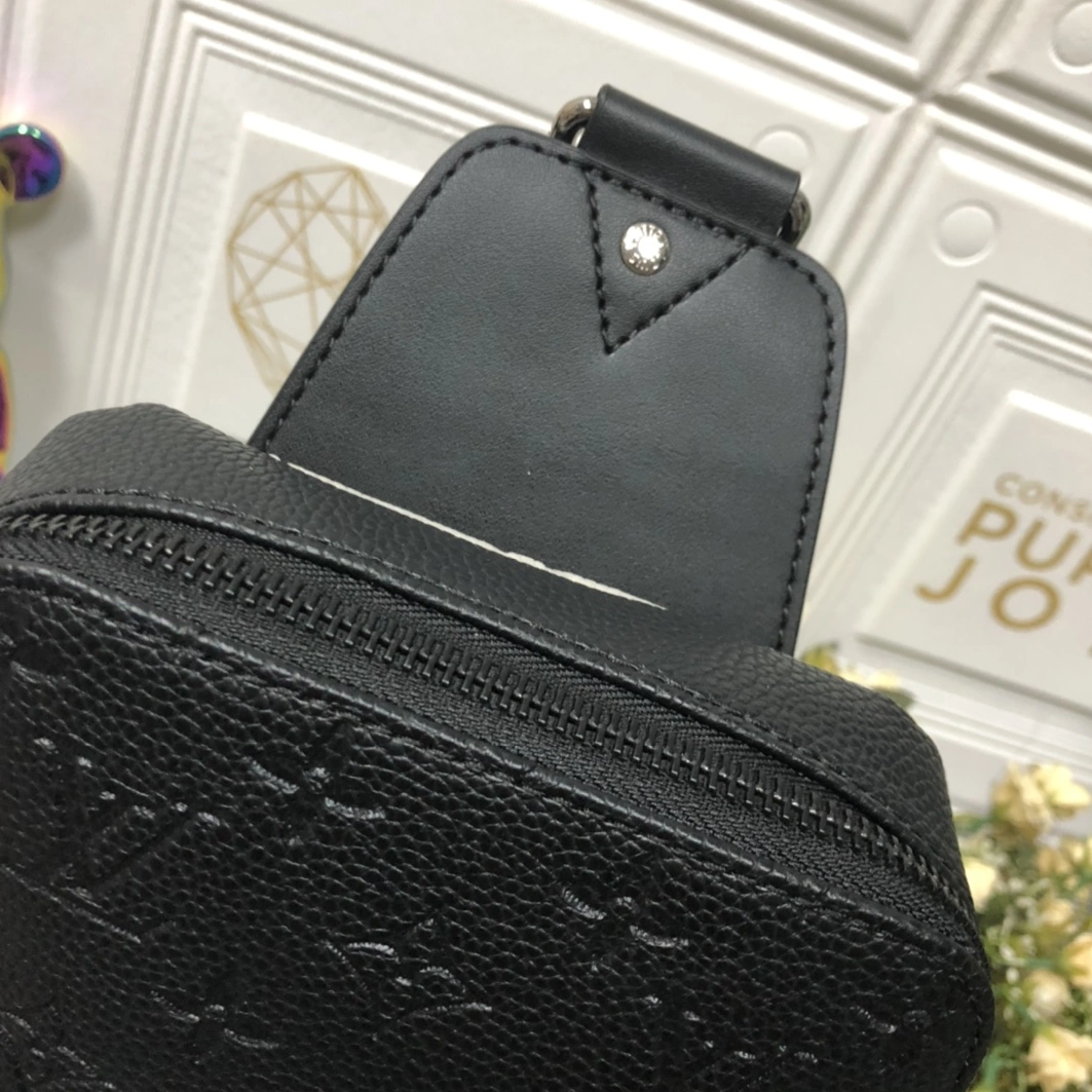 Louis Vuitton AAA Man Messenger Bags WellDesigned 5894