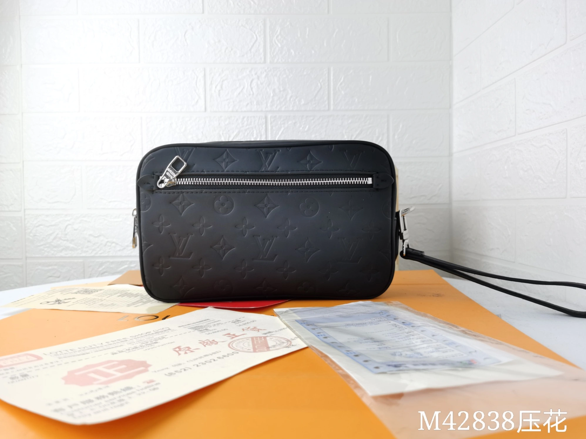 Louis Vuitton AAA Man Wallets AllSeason 5258