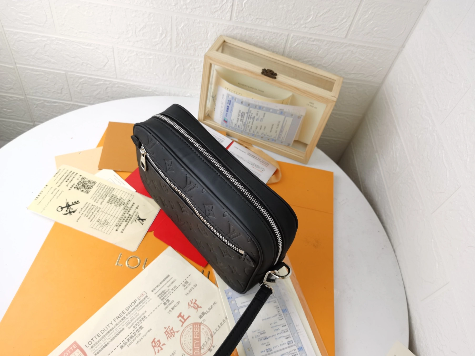 Louis Vuitton AAA Man Wallets AllSeason 5258
