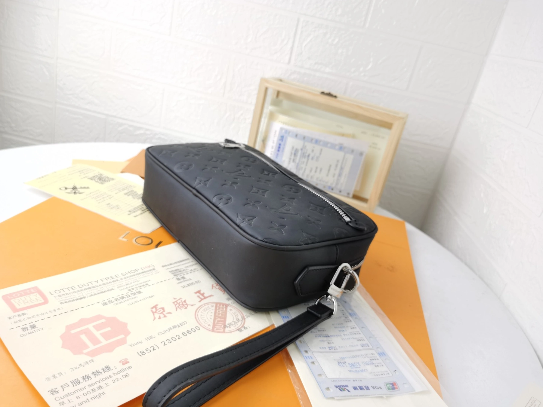 Louis Vuitton AAA Man Wallets AllSeason 5258
