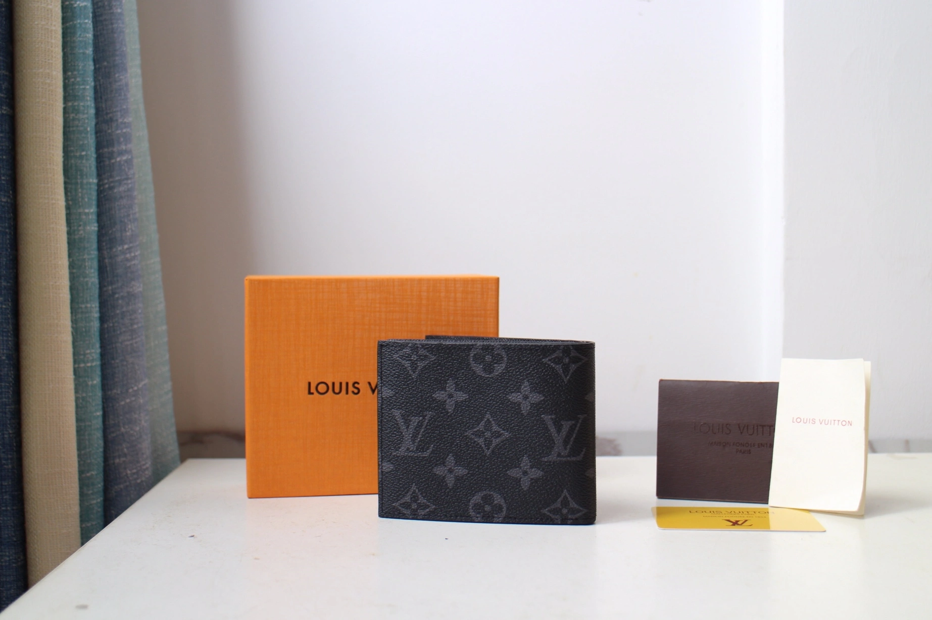 Louis Vuitton AAA Man Wallets Bold 1108