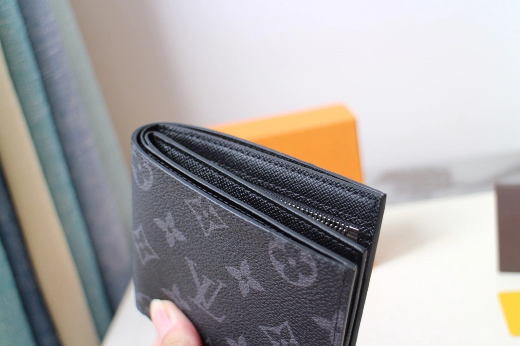 Louis Vuitton AAA Man Wallets Bold 1108