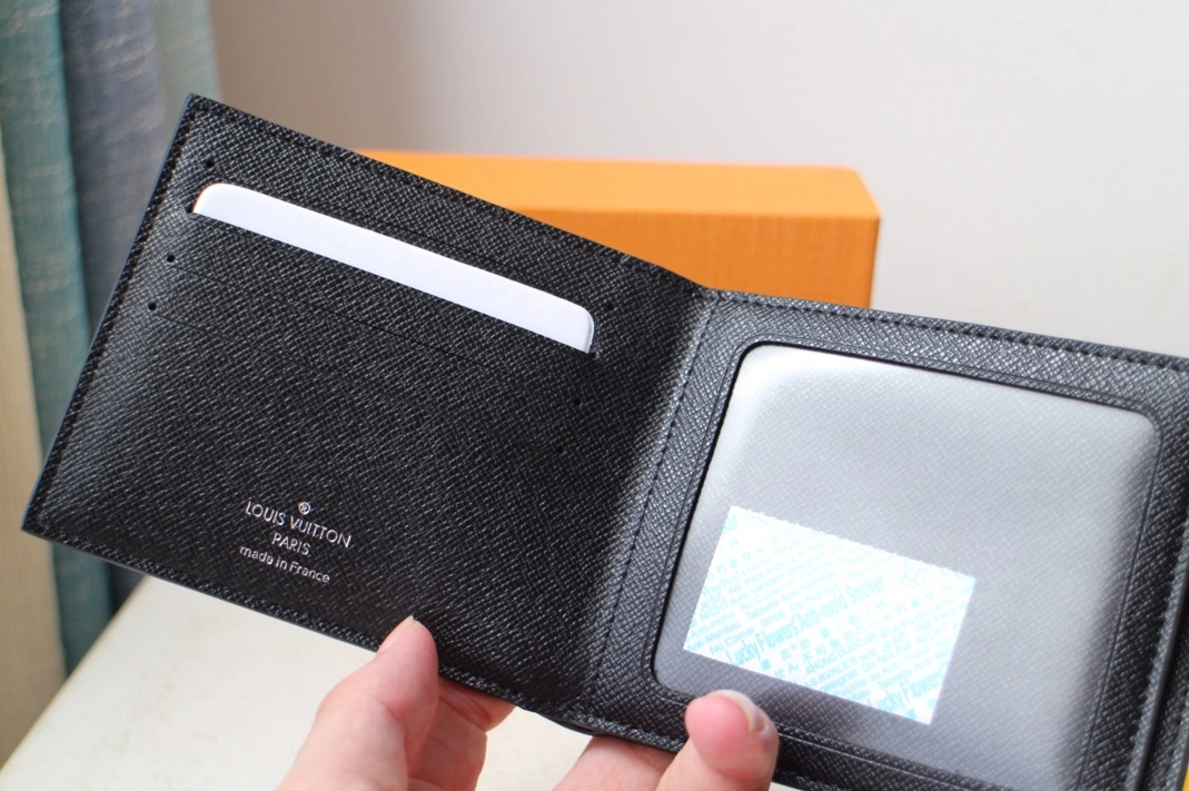 Louis Vuitton AAA Man Wallets Bold 1108