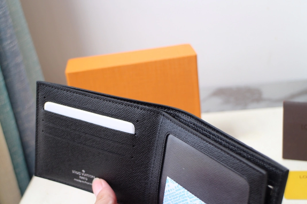 Louis Vuitton AAA Man Wallets Bold 1108