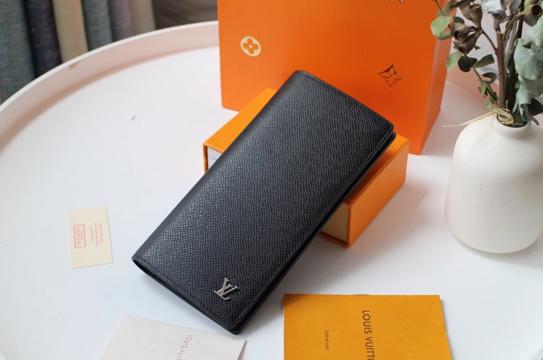 Louis Vuitton AAA Man Wallets Bold 2954