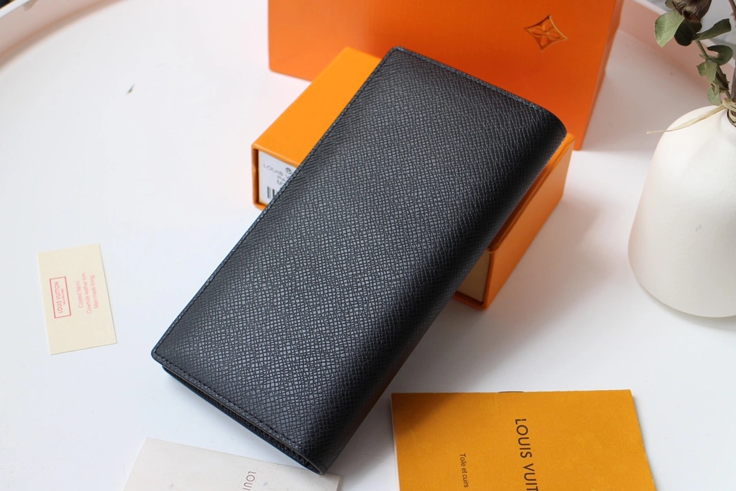 Louis Vuitton AAA Man Wallets Bold 2954