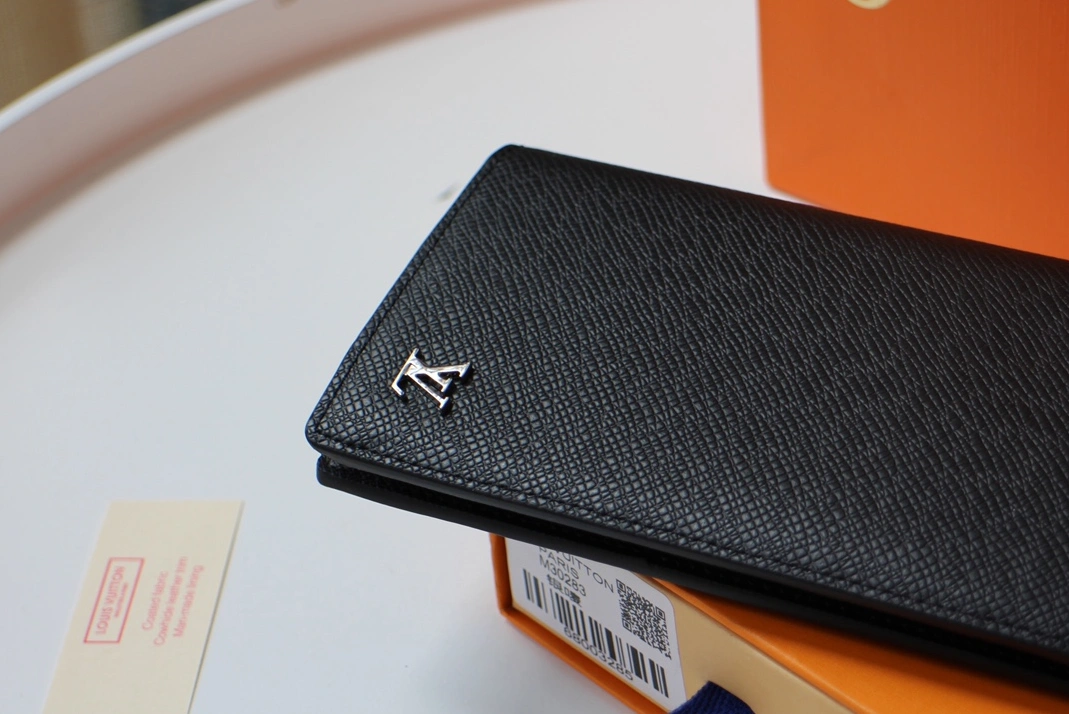Louis Vuitton AAA Man Wallets Bold 2954