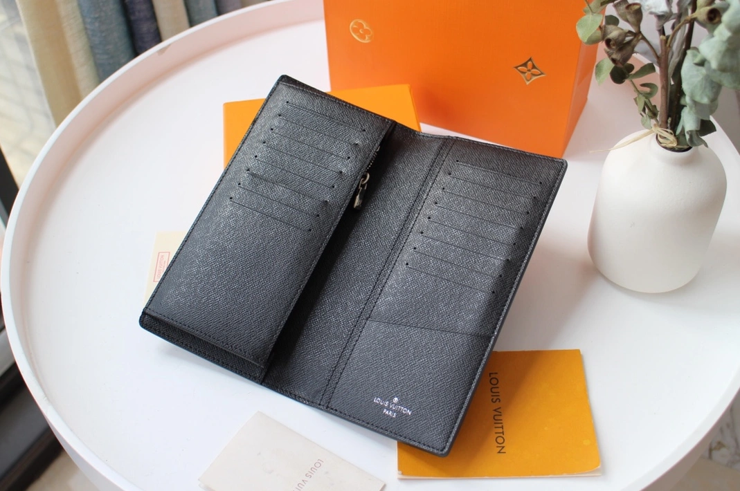 Louis Vuitton AAA Man Wallets Bold 2954