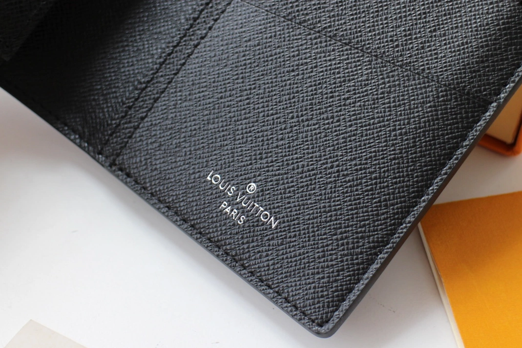 Louis Vuitton AAA Man Wallets Bold 2954