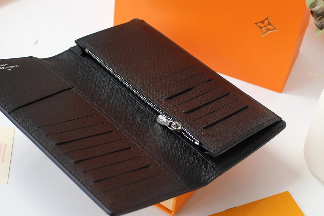 Louis Vuitton AAA Man Wallets Bold 2954