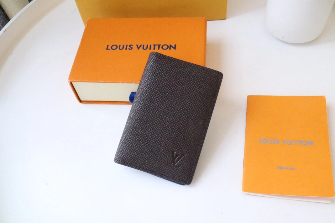 Louis Vuitton AAA Man Wallets Bold 5472