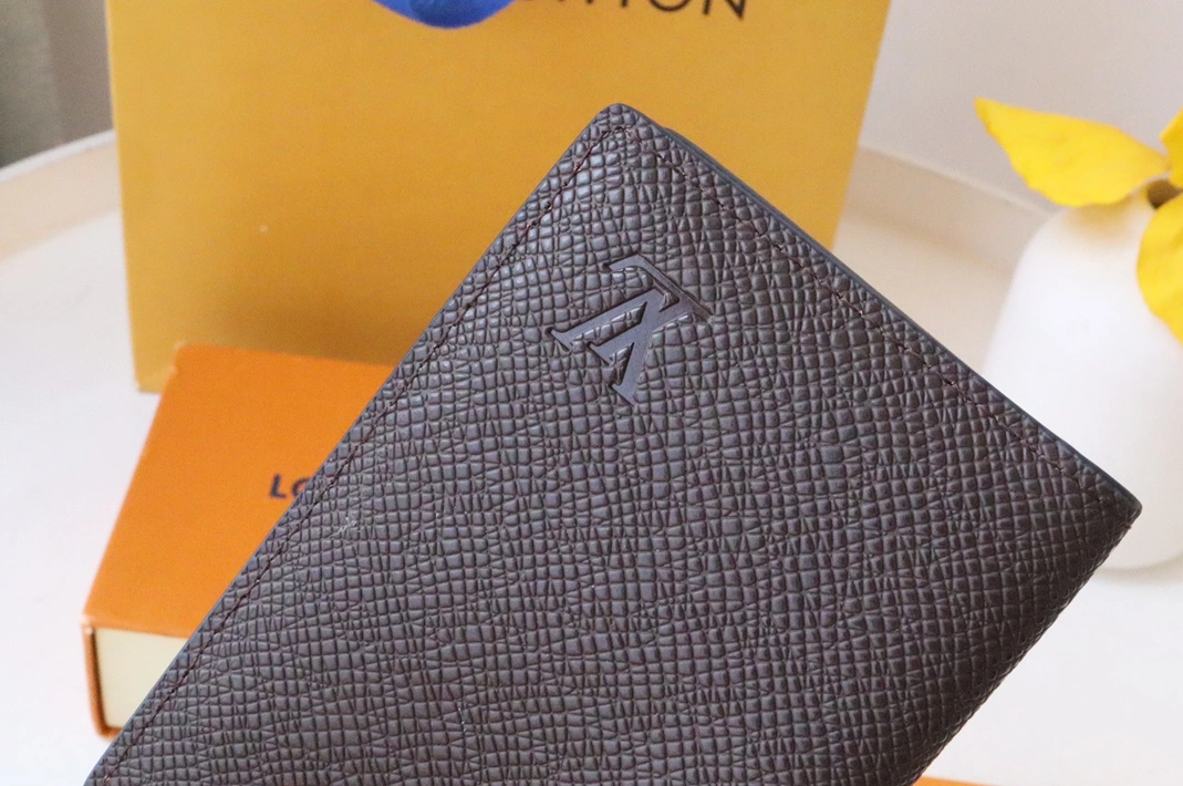 Louis Vuitton AAA Man Wallets Bold 5472