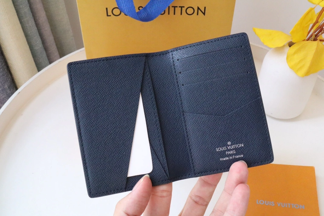 Louis Vuitton AAA Man Wallets Bold 5472