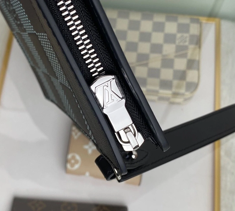 Louis Vuitton AAA Man Wallets Bold 6406