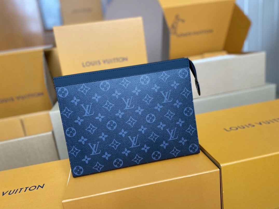 Louis Vuitton AAA Man Wallets Bold 6971