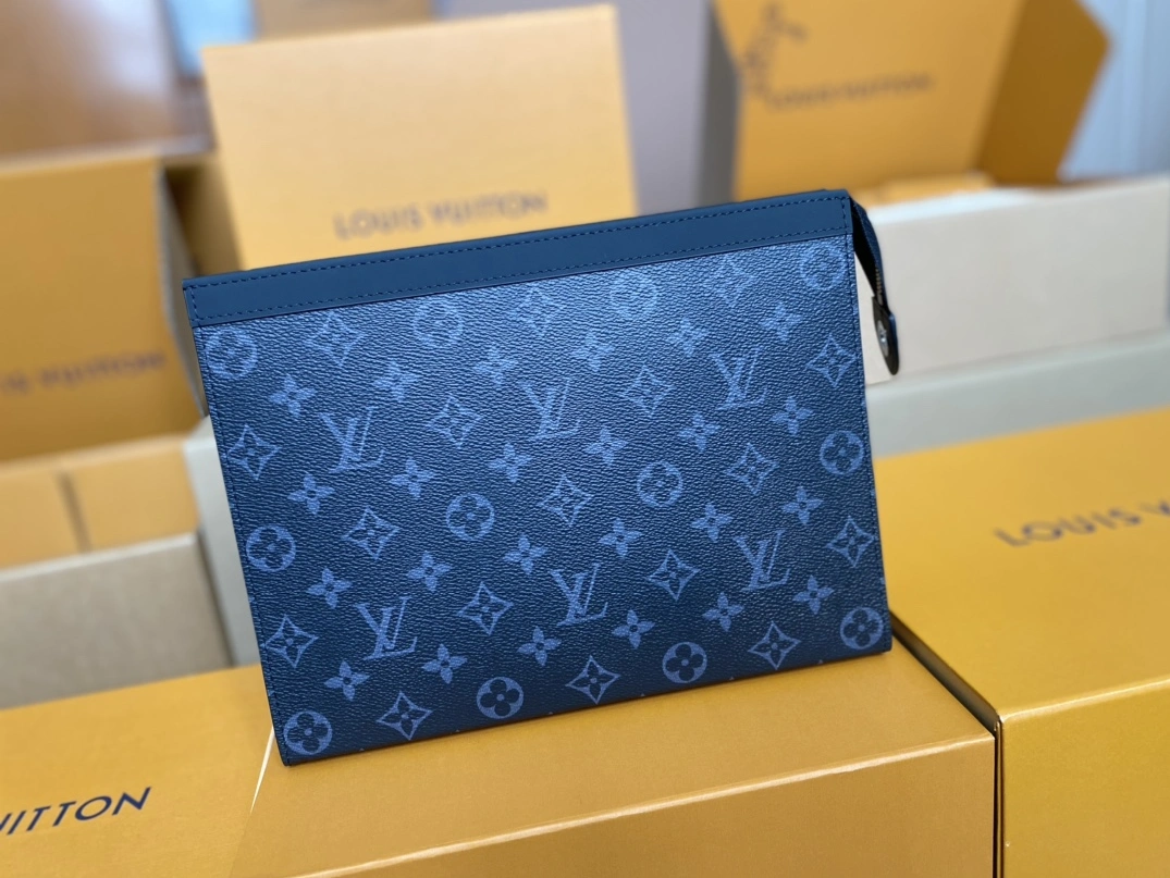 Louis Vuitton AAA Man Wallets Bold 6971