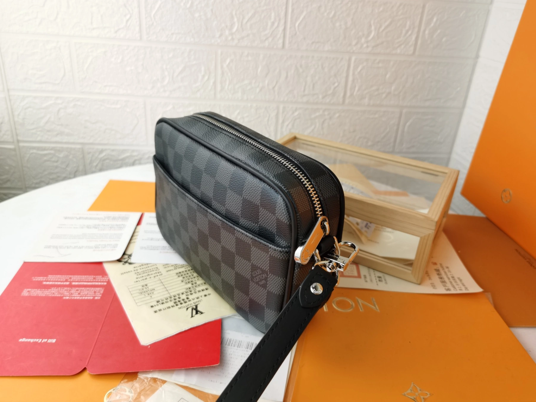 Louis Vuitton AAA Man Wallets Bold 9199