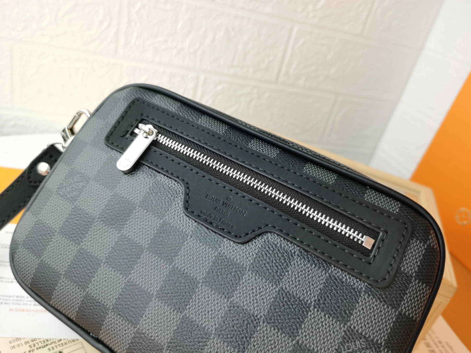 Louis Vuitton AAA Man Wallets Bold 9199