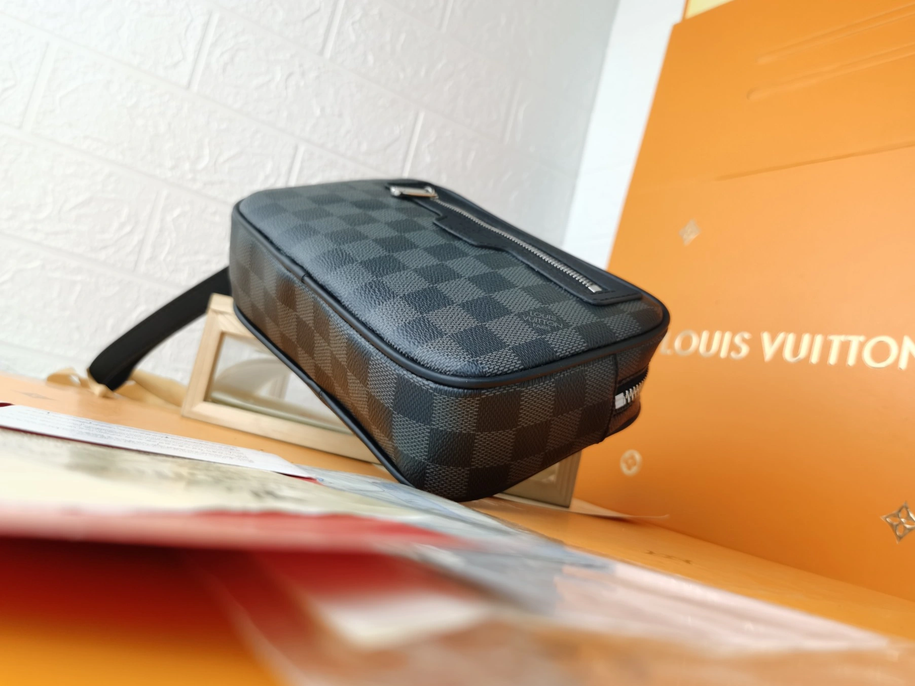 Louis Vuitton AAA Man Wallets Bold 9199