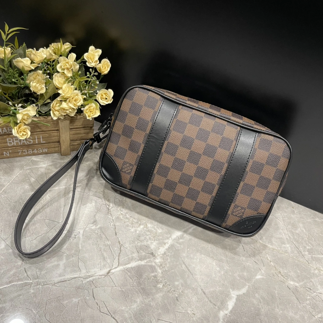 Louis Vuitton AAA Man Wallets Breathable 6021