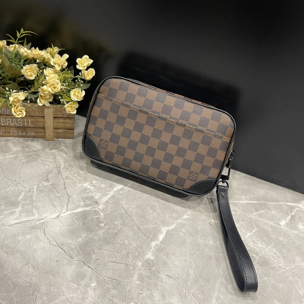 Louis Vuitton AAA Man Wallets Breathable 6021