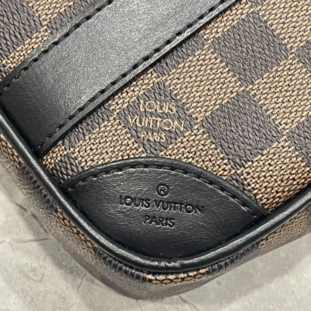 Louis Vuitton AAA Man Wallets Breathable 6021