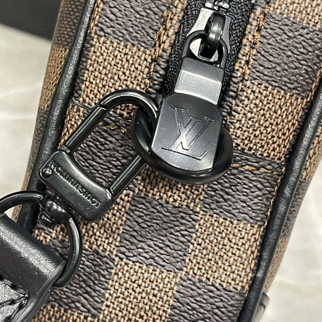 Louis Vuitton AAA Man Wallets Breathable 6021