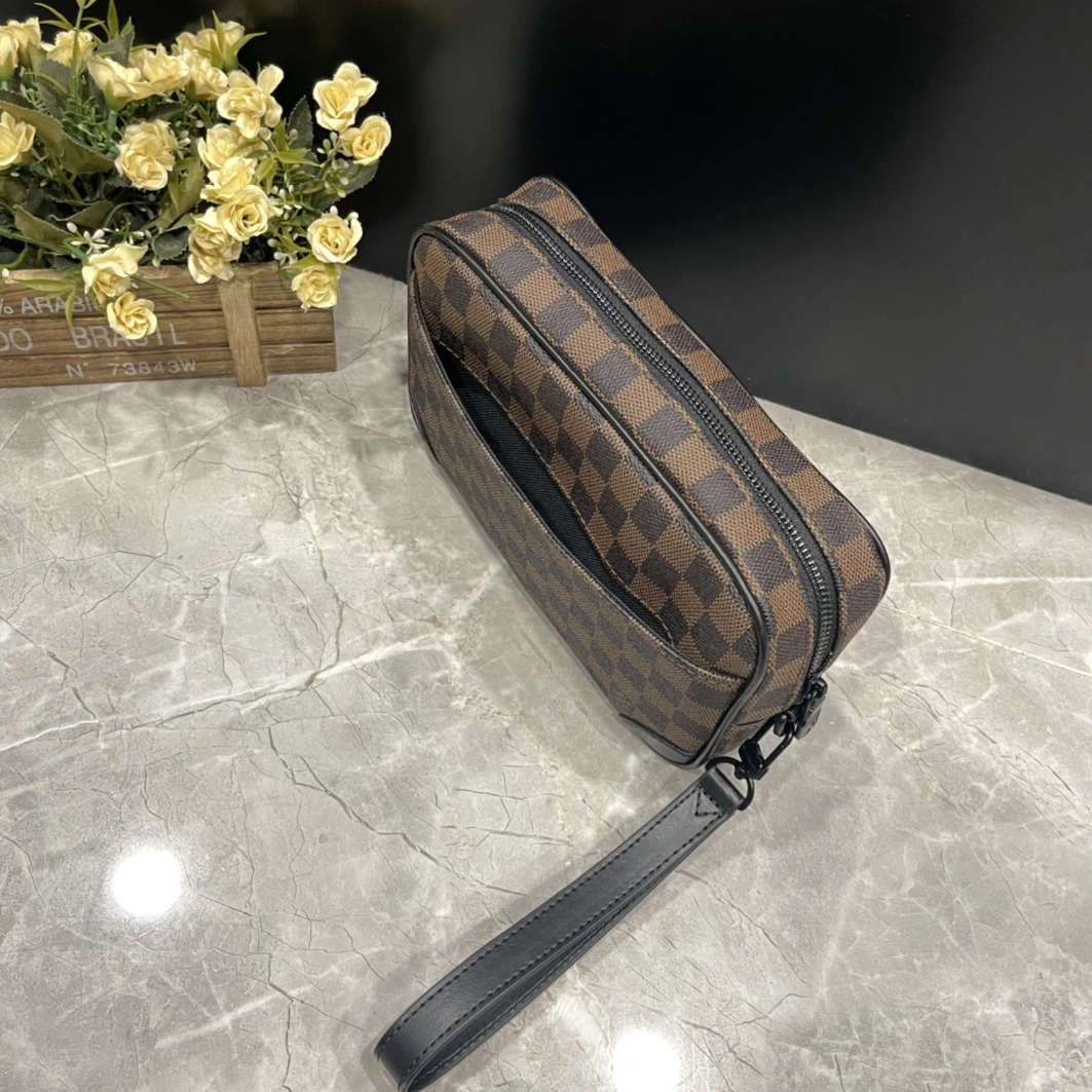 Louis Vuitton AAA Man Wallets Breathable 6021