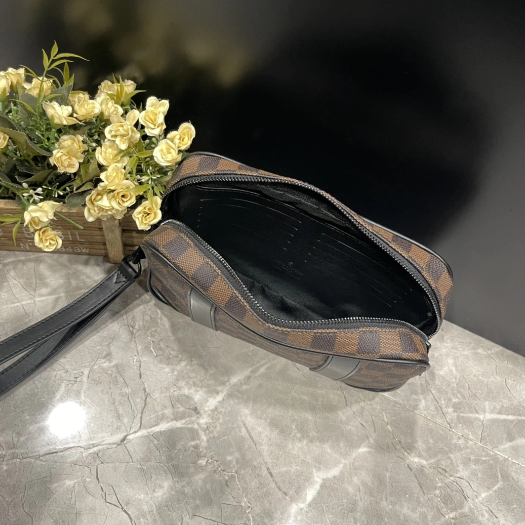 Louis Vuitton AAA Man Wallets Breathable 6021