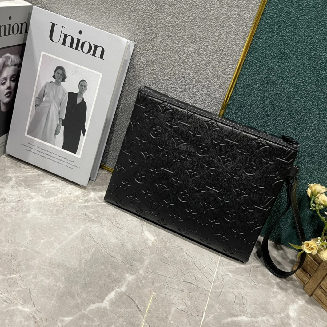 Louis Vuitton AAA Man Wallets Breathable 614