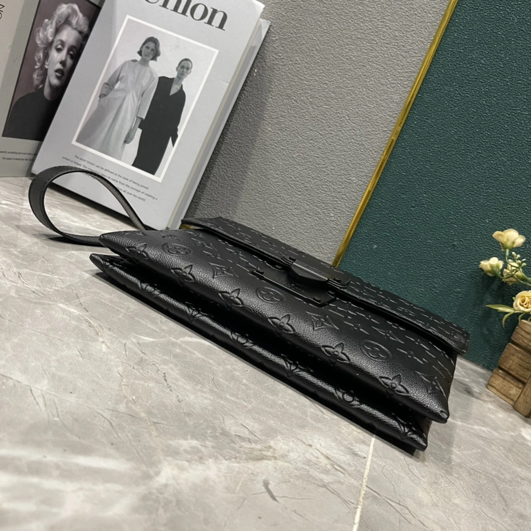 Louis Vuitton AAA Man Wallets Breathable 614