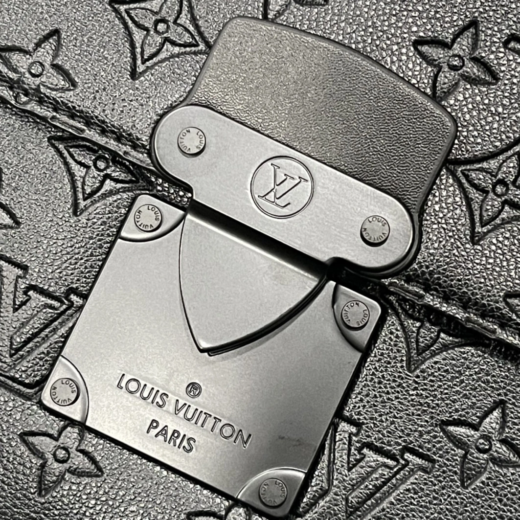 Louis Vuitton AAA Man Wallets Breathable 614