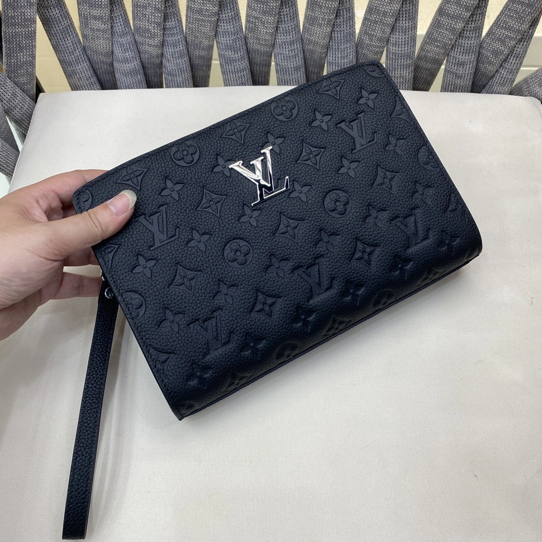 Louis Vuitton AAA Man Wallets Breathable 6982