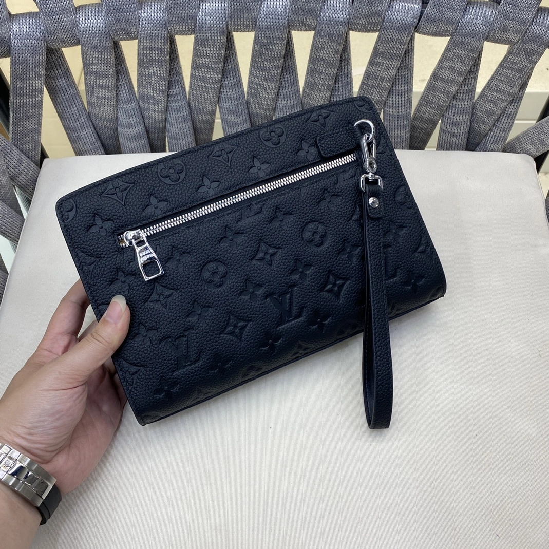 Louis Vuitton AAA Man Wallets Breathable 6982