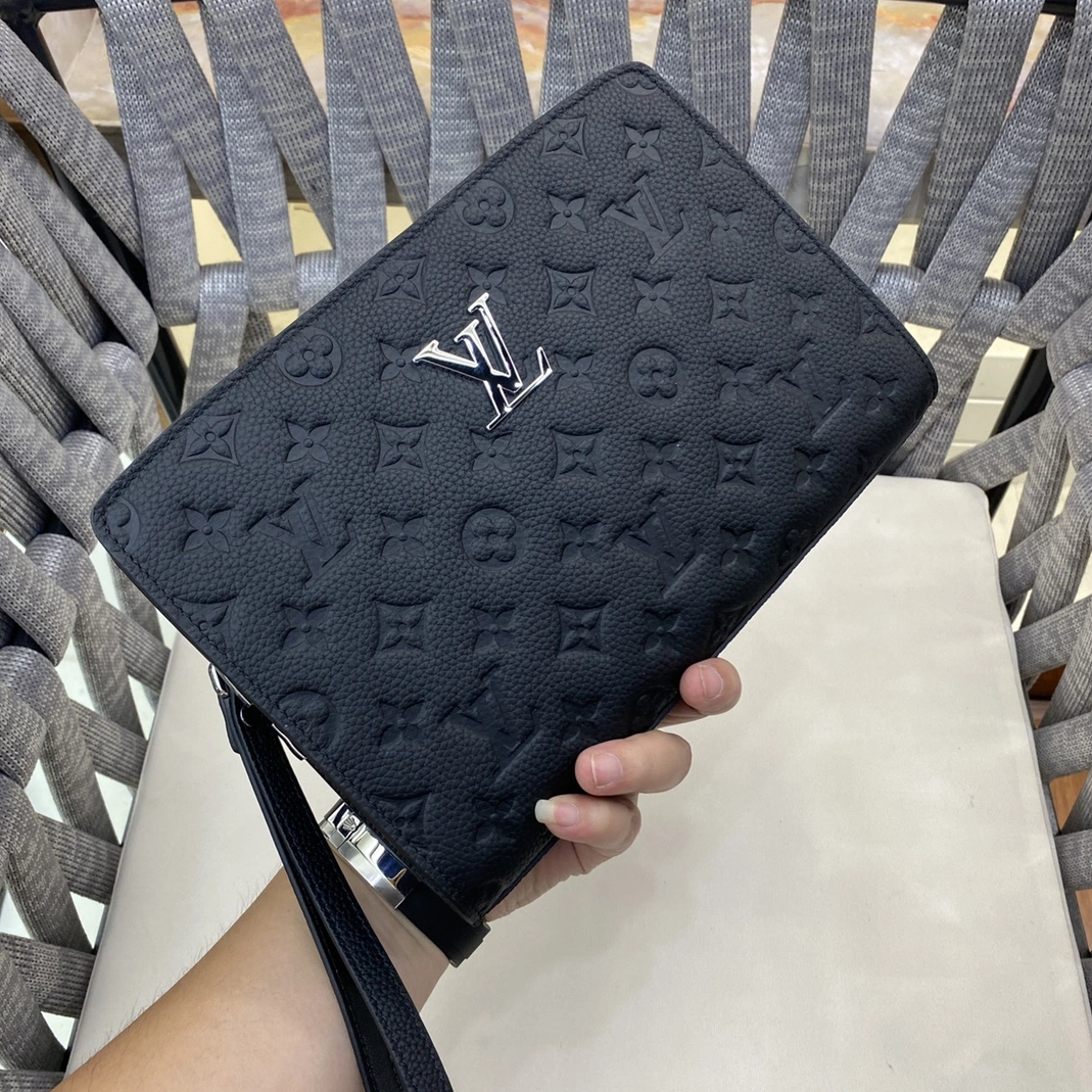 Louis Vuitton AAA Man Wallets Breathable 6982