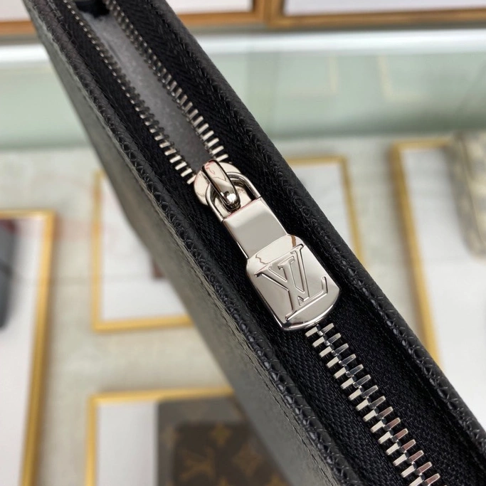 Louis Vuitton AAA Man Wallets Bright 265
