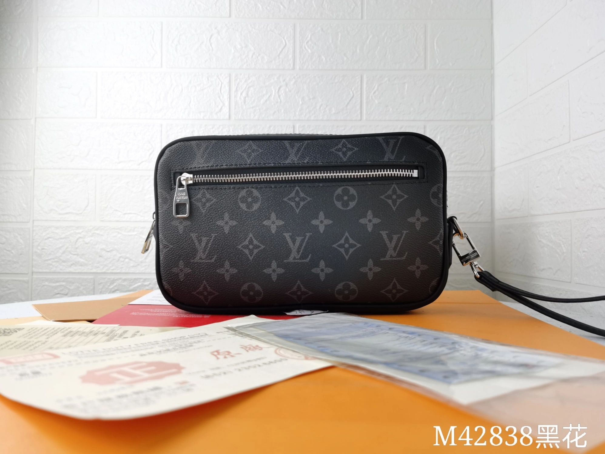 Louis Vuitton AAA Man Wallets Bright 4432