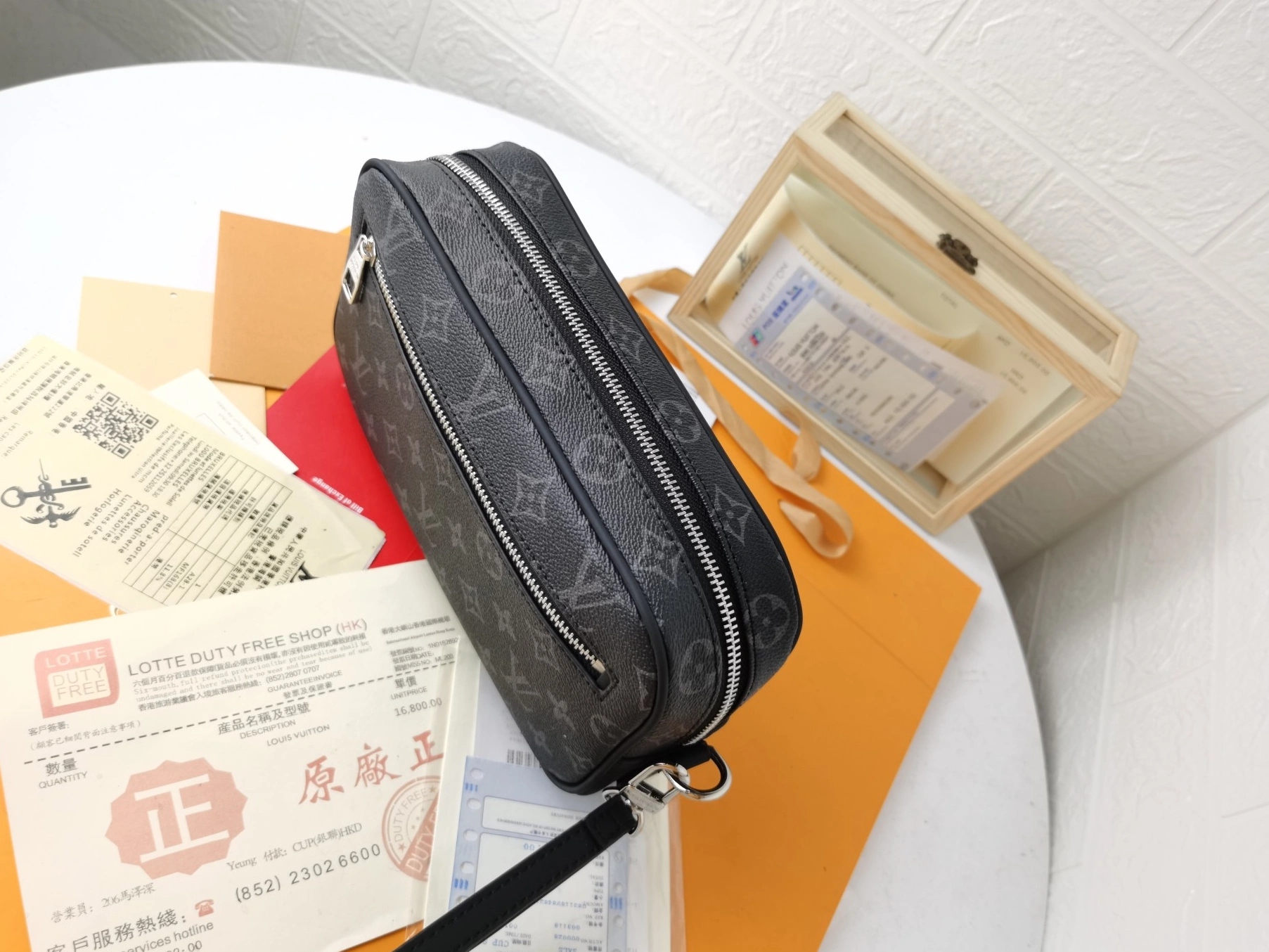 Louis Vuitton AAA Man Wallets Bright 4432